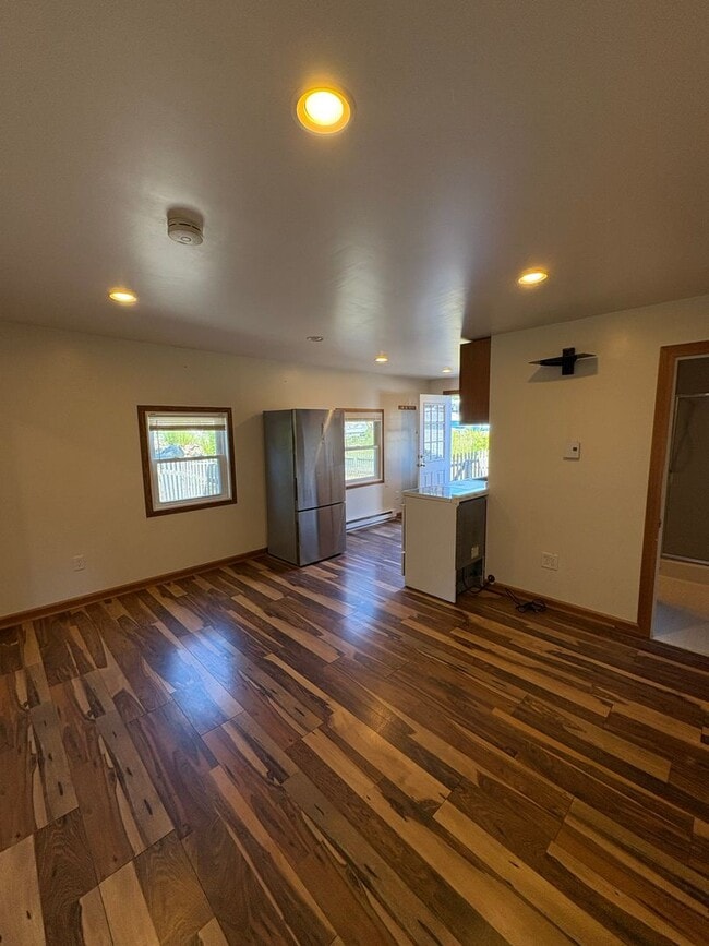 Building Photo - Quiet and Cozy Single Family in Noank Village