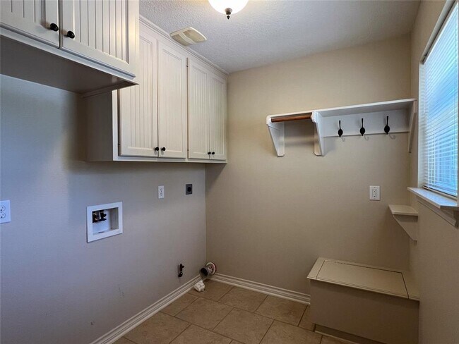 Building Photo - 7088 FM 244
