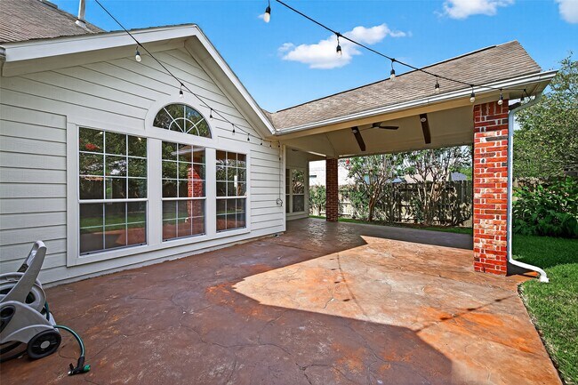 Building Photo - 2223 Fern Mist Ln
