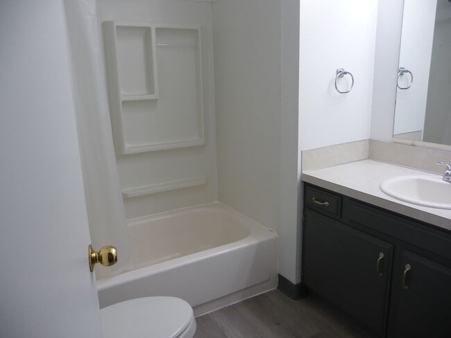 Building Photo - On cul de sac