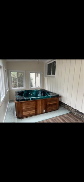 Building Photo - 5 Pine St