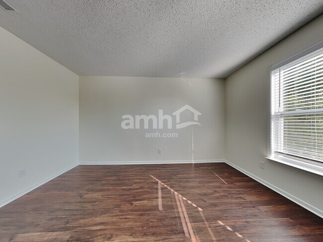 Building Photo - 10258 Golden Dr