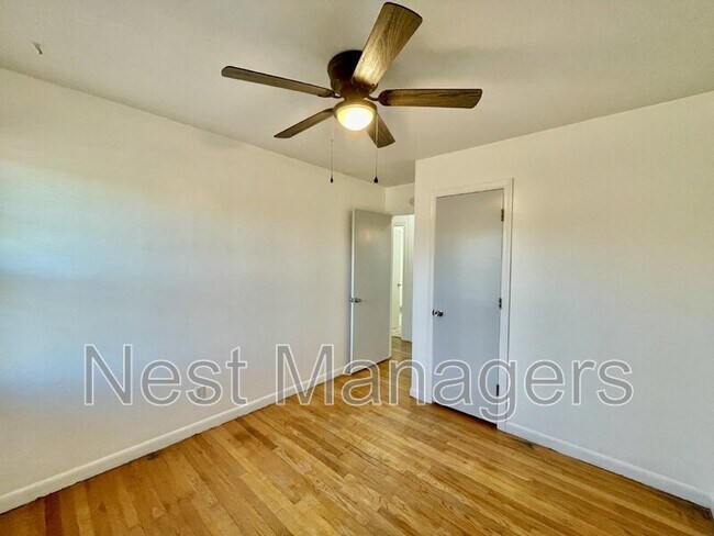 Building Photo - 3522 Thomas Dr