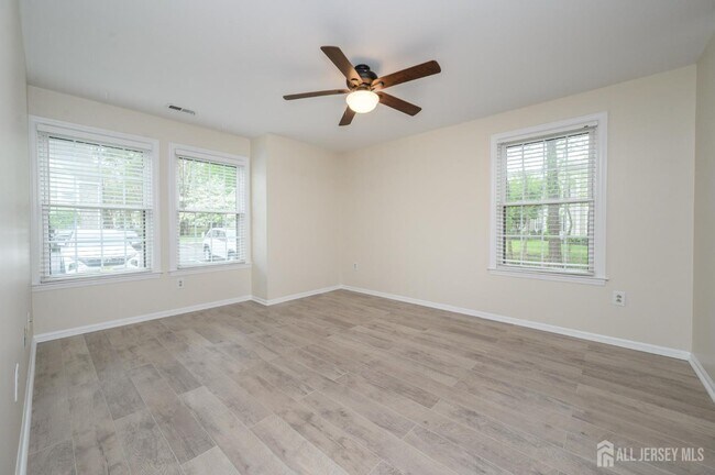 Building Photo - 17 Chelmsford Ct