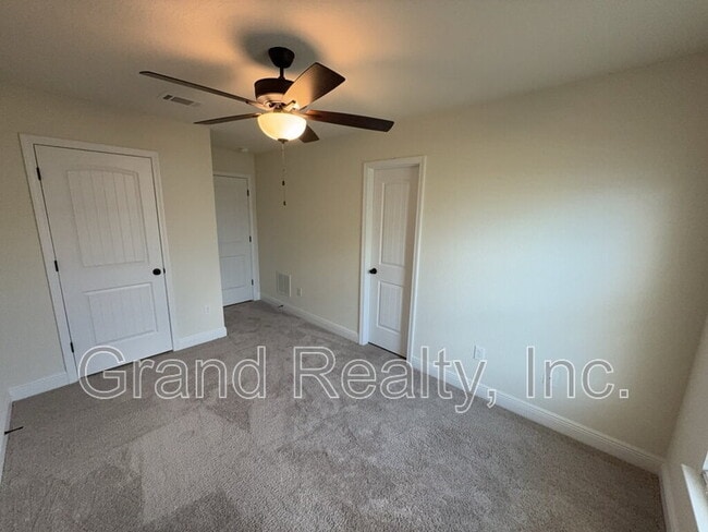 Building Photo - 4395 Village Oak Ln