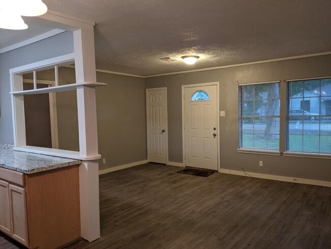 Building Photo - 6831 St Augustine St