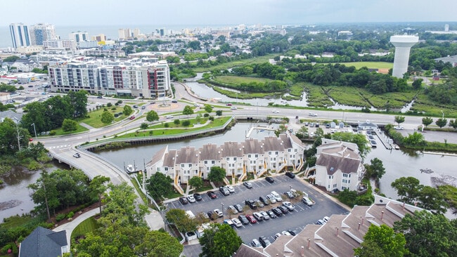 Building Photo - 100 Pinewood Rd