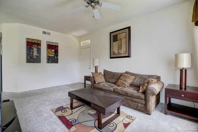 Building Photo - 3830 E Lakewood Parkway East