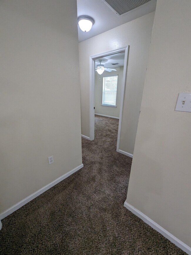 Building Photo - 2410 Quazar Cir