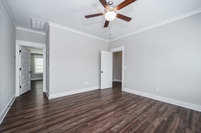 Building Photo - 1524 Cottage Grv