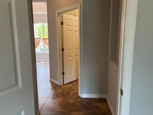 Building Photo - 3535 Somerset Cir