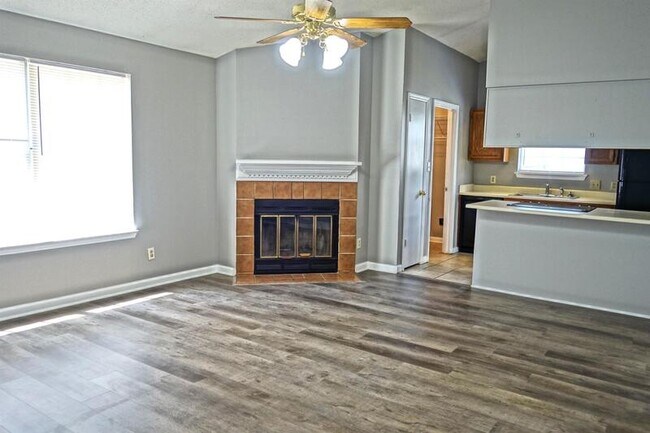 Building Photo - 13916 Sandhurst Dr SW