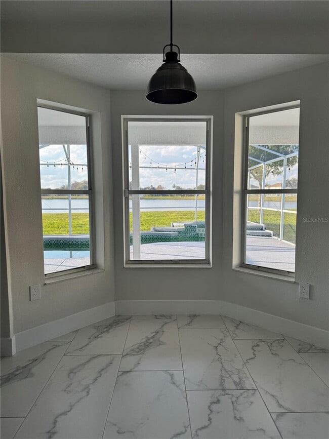 Building Photo - 2652 Hawthorne Ln