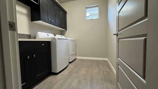 Building Photo - 6253 N Winward Ln