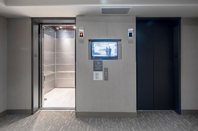 Building Photo - Glass House 1 Bed 1 Bath High Rise Condo w/ Mountain & City Views!!