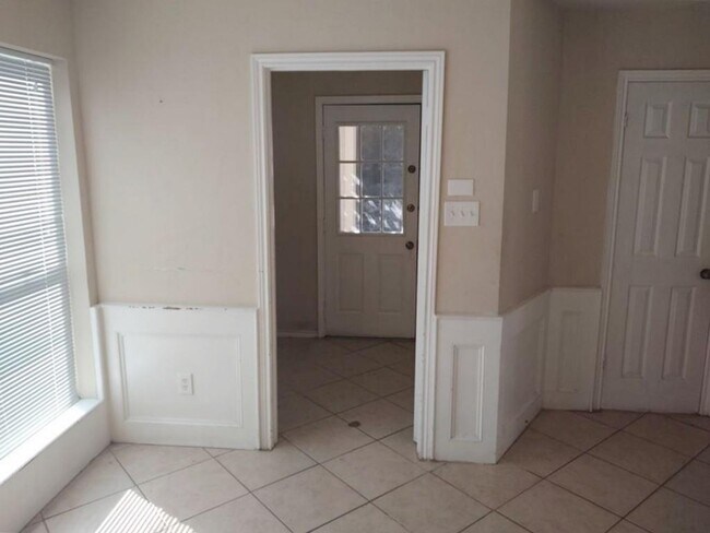 Building Photo - 14915 Oak Bluff Ct