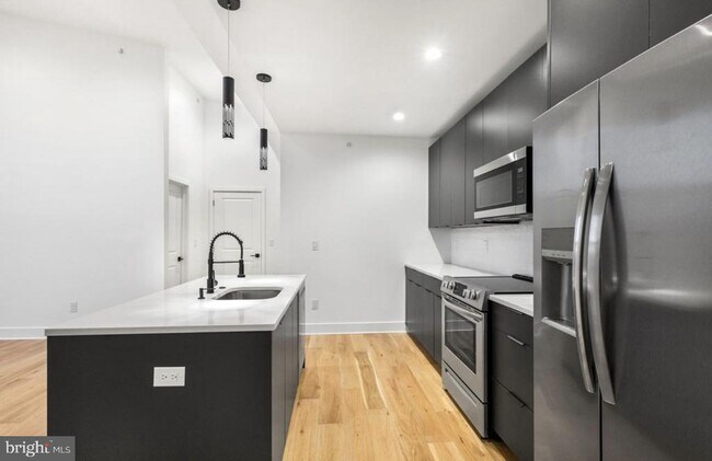 Building Photo - 1328 S 9th St