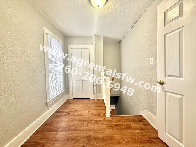 Building Photo - 3 Bedroom House