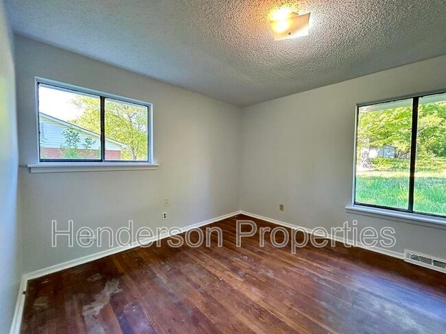 Building Photo - 908 Bilmark Ave