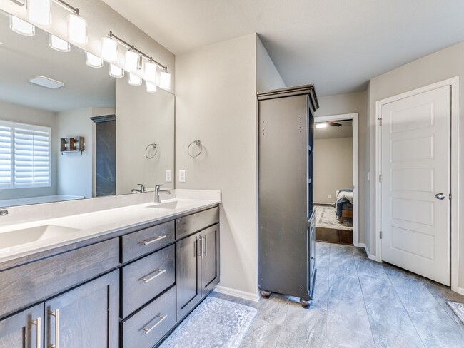 Building Photo - 2606 W Baton Rouge Pl