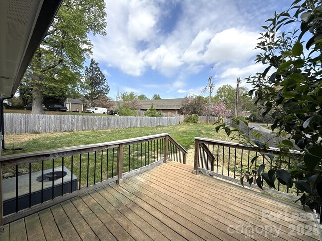 Building Photo - 2520 Brentwood Pl