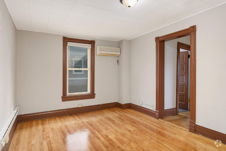 Building Photo - 375 Erie St