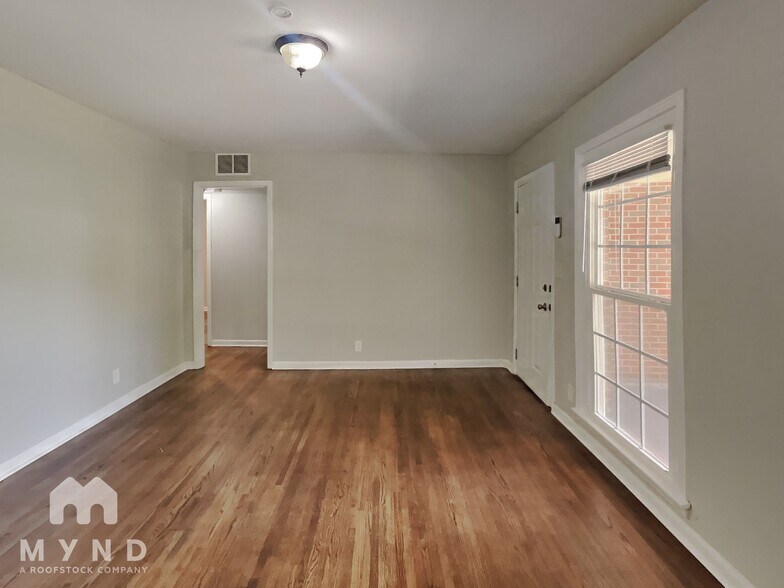 Building Photo - 921 Daniel Cir
