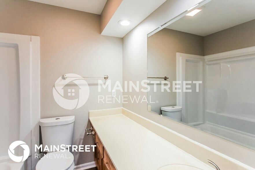 Building Photo - 8425 N Chatham Ave