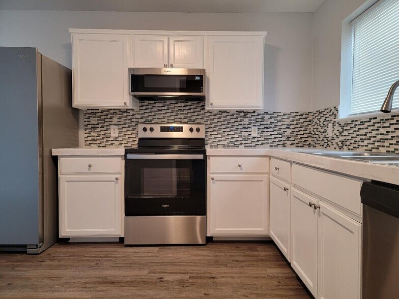 Kit - 3016 Princeton Ave