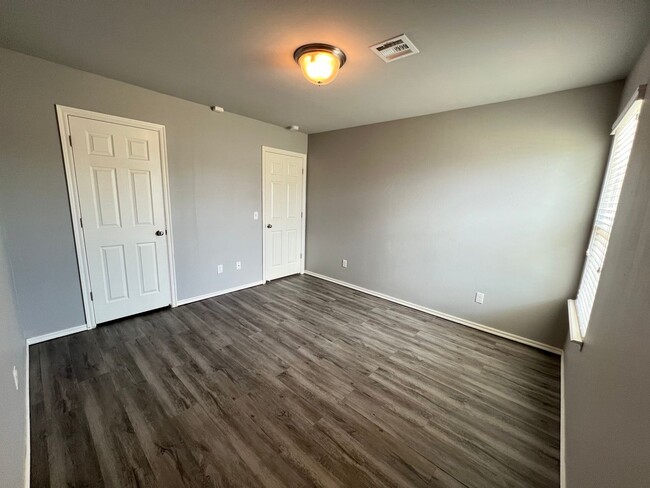 Building Photo - $500 OFF FIRST MONTHS RENT! Home with abov...