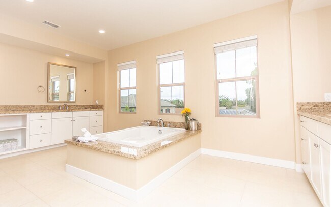 Building Photo - Spacious Home in Great Olde Carlsbad Locat...