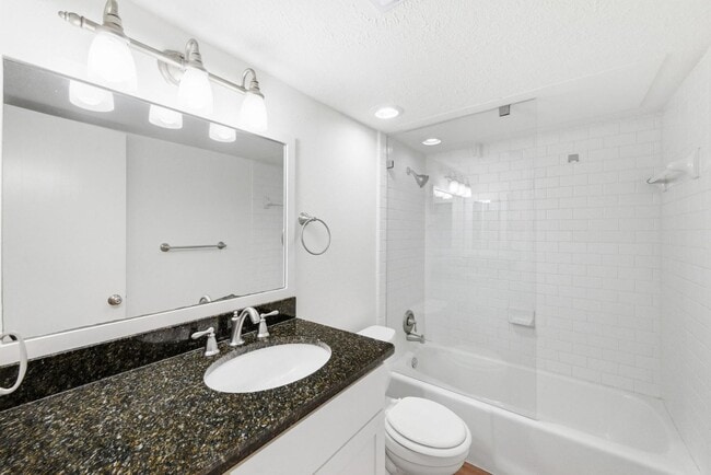 Building Photo - 505 W 7th St