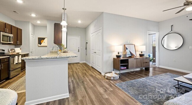 Building Photo - 121 Village Green Ln