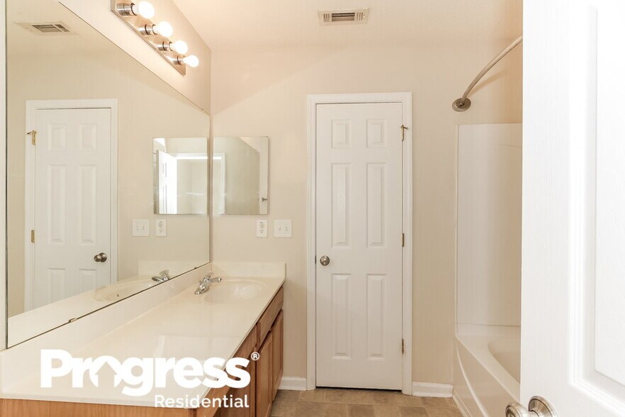 Building Photo - 17113 Greenlawn Hills Ct