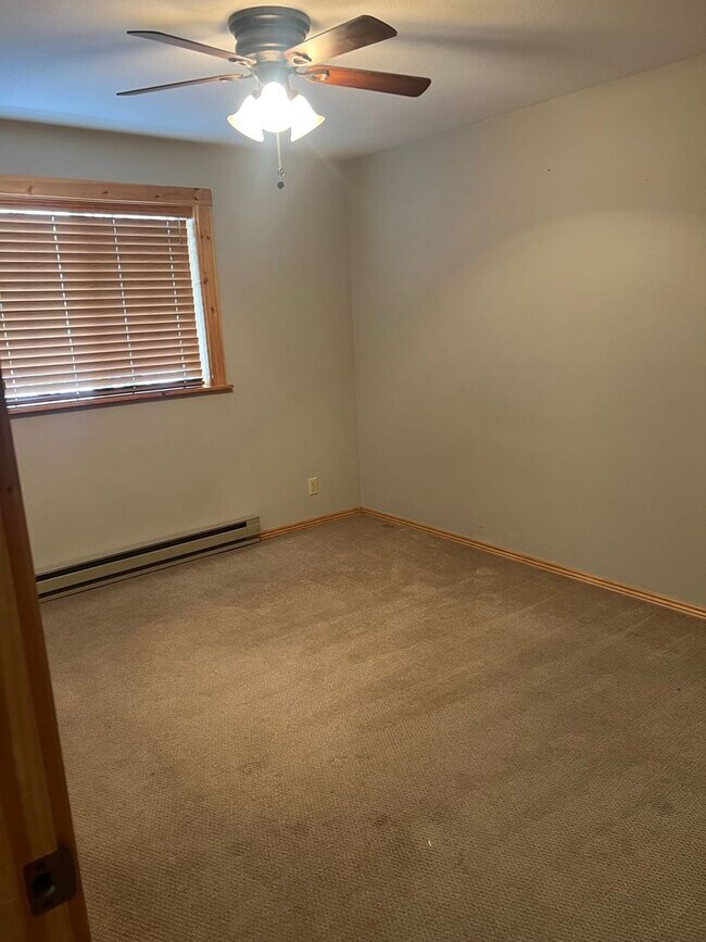 Building Photo - 702