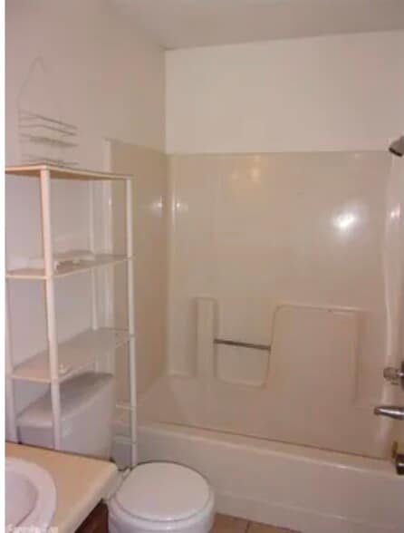 Building Photo - 1722 W 44th St