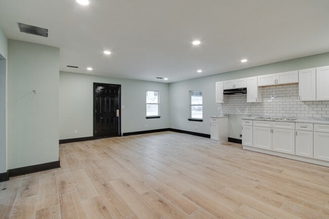 Building Photo - 1669 Baine Ave