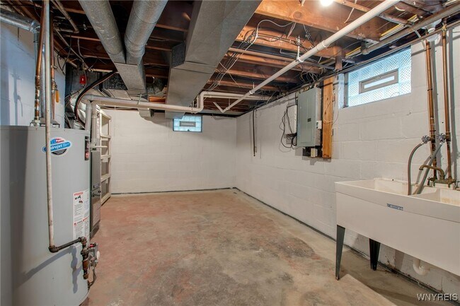 Building Photo - 21 Waverly Ave