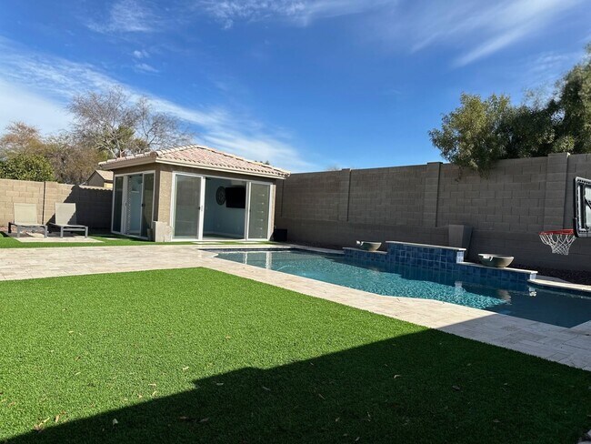 Building Photo - STUNNING 3 bed/2 bath remodel in Chandler ...
