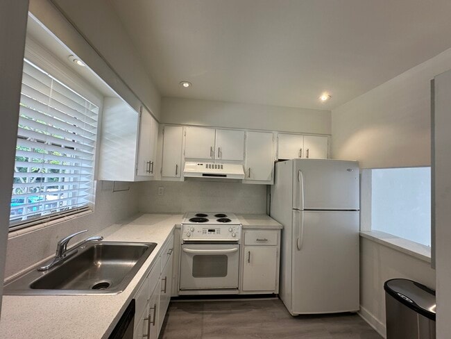 Building Photo - 7505 SW 82nd St