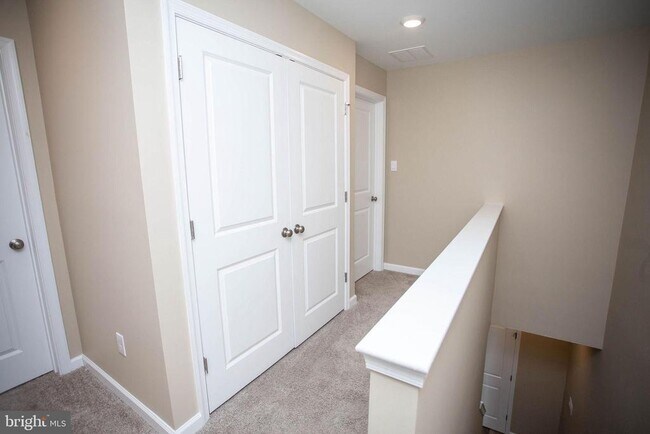 Building Photo - 239 Macoun Way