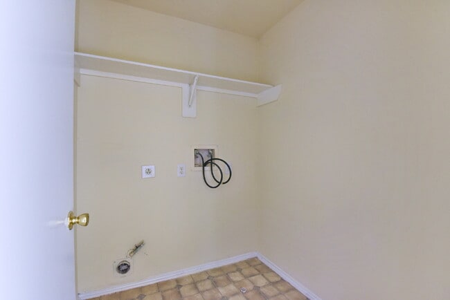 Building Photo - 5719 Clerkenwell Dr