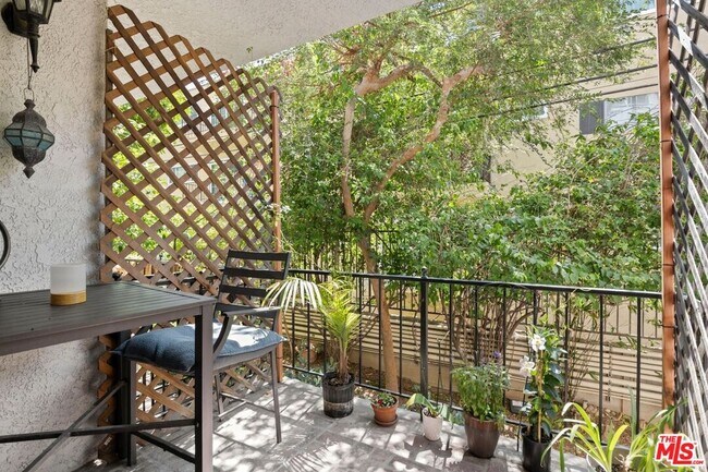 Building Photo - 1375 Kelton Ave