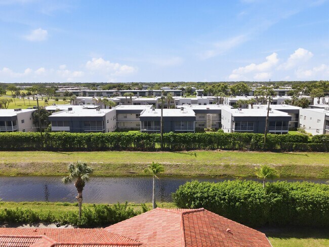 Building Photo - 226 Normandy Ln