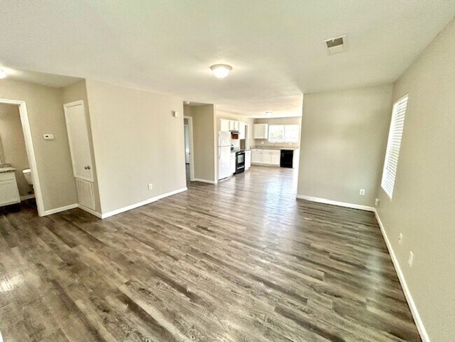 Building Photo - Cozy 3 Bedroom Home in Convenient Huntsville Location