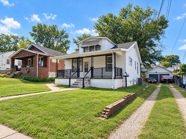 Building Photo - 8611 Vasel Ave