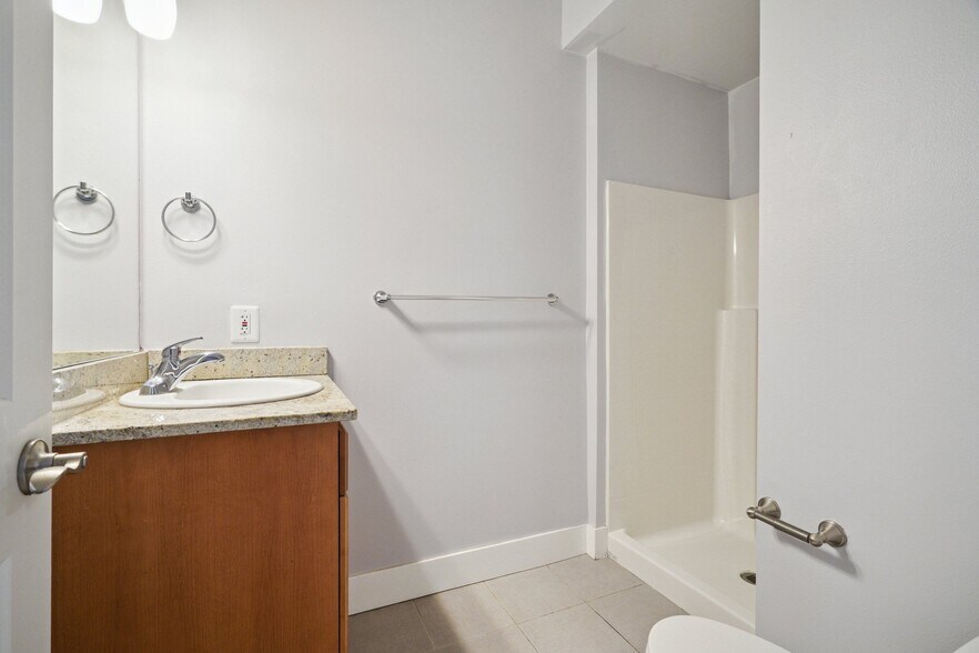 Building Photo - 5939 Delridge Way SW