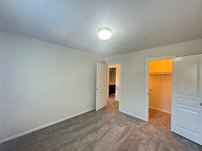Building Photo - 8107 Gran Villa Dr