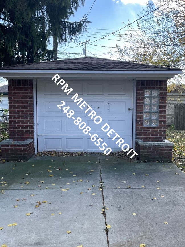 Building Photo - PRICE REDUCTION: Brick Bungalow in Eastpointe