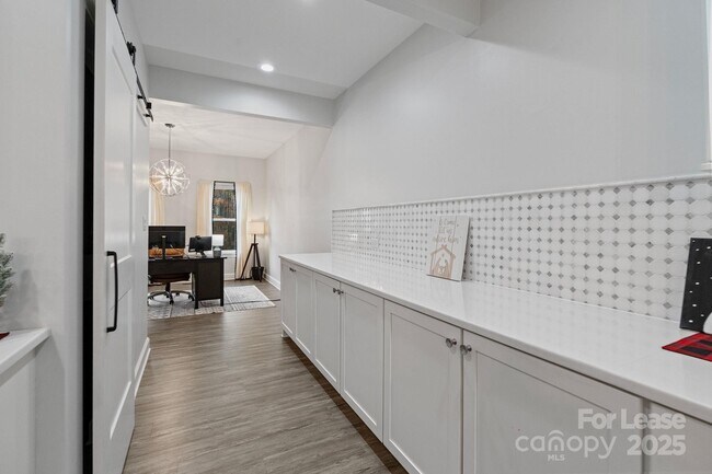 Building Photo - 122 Rutan Ct